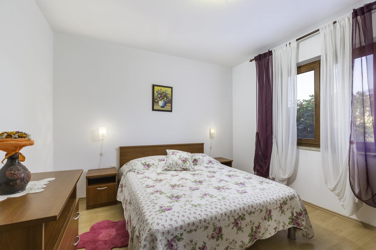 Apartment Milena Пореч Екстериор снимка